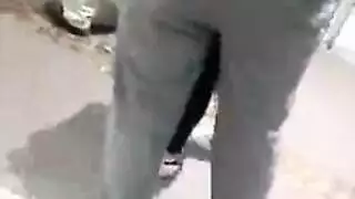 لعب بين الأصدقاء من أعراق مختلفة: تدليك واستمناء في غرفة النوم