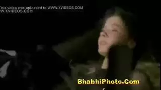 كس عاهرة صغيرة يلحس قبل اختراق شرجي