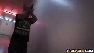 الزوج الديوث يشاهد زوجته تتناك امامه سكس مترجم الاباحية