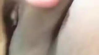 مصريه تعرض جسمها وتكلم فون هايجة تلعب بنفسها