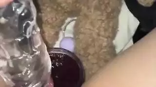 مراهقات هواة عربيات ساخنات: نزوة طعام جماعي مع قذف كريمي