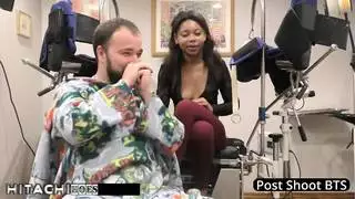 مقطع إباحي مثير: جلسة استمناء شديدة للمراهقة المضطربة باستخدام هيتاشي