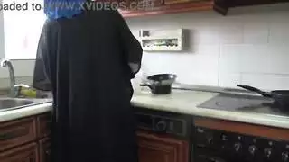 جلسة إباحية قاسية للفتى الألماني مع زوجة عربية