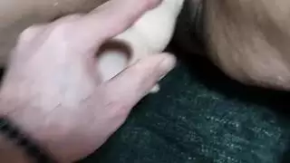 فتاة ساخنة تتحول إلى برية مع دسار، بوسها يتدفق مثل نافورة