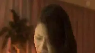 أفلام إباحية صريحة: ماكي تأخذ سائل رجل غريب كروتينها اليومي