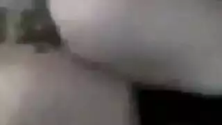 ربة منزل وقحة تمارس الجنس بخشونة مع الرجل المجاور