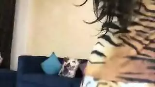 ٣ جلسة إباحية جامحة مع فتاة متغزلة في طبعة حيوانية ممزقة