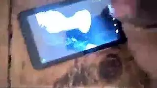 آني أورورا تأخذ كل البوصة في حلقها في هذا المشهد الإباحي