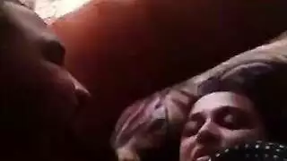 أوجي هاوي جامح: قذف على الثدي والمؤخرة في جنس جماعي