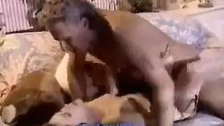 خيال المحرمات: تشارك سريرها مع كلبها