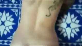 فتاة عربية تستمني بكسي الضيق حتى هزة جماع قوية